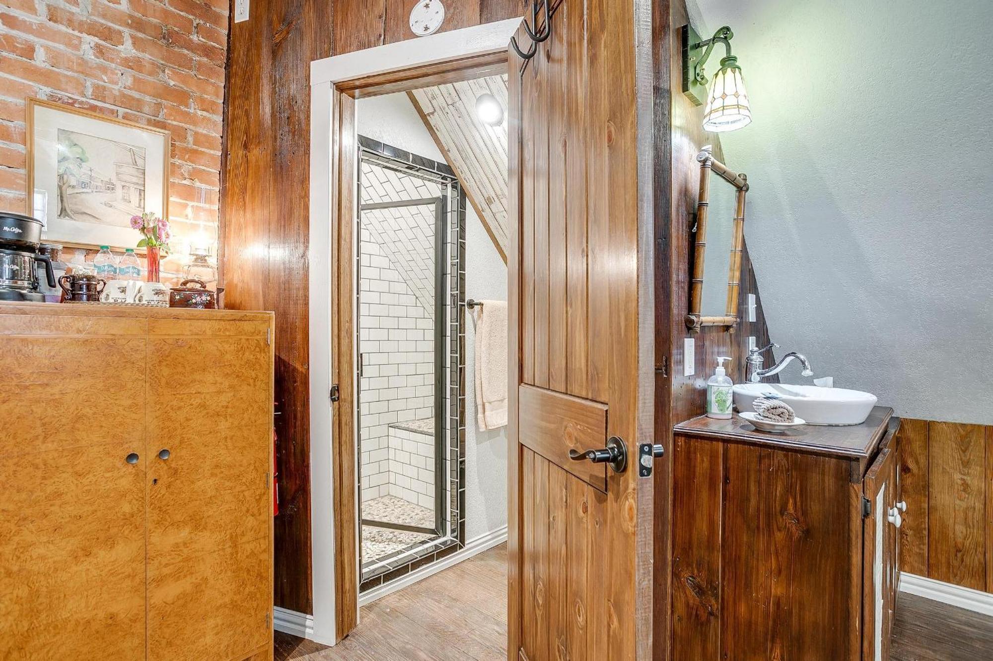 The Gallery House Boutique Hotel Stephenville Buitenkant foto