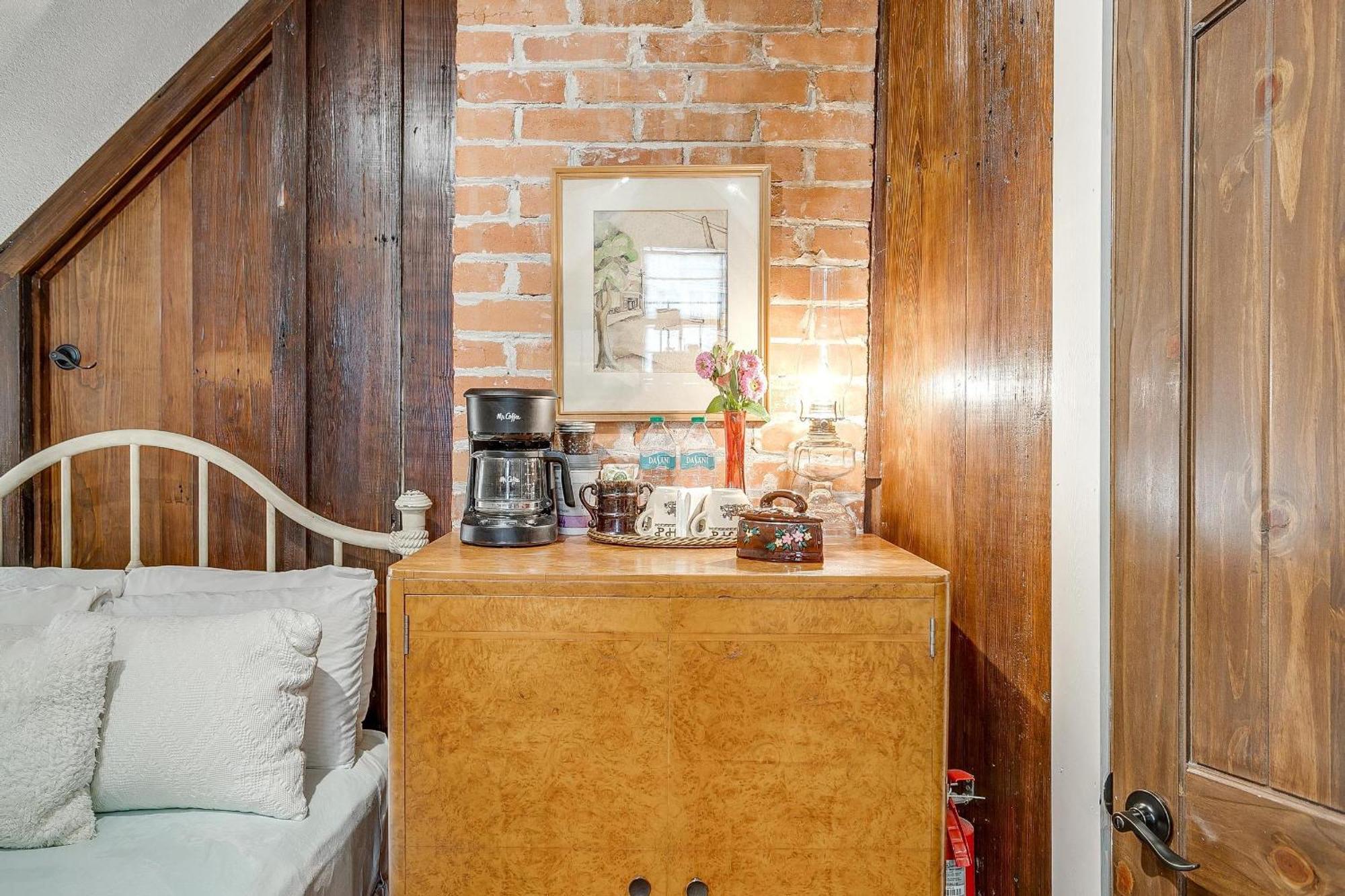 The Gallery House Boutique Hotel Stephenville Buitenkant foto